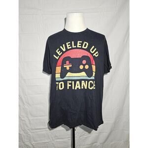 Vintage Leveled Up To Fiance Men's T-shirt Size 2XL